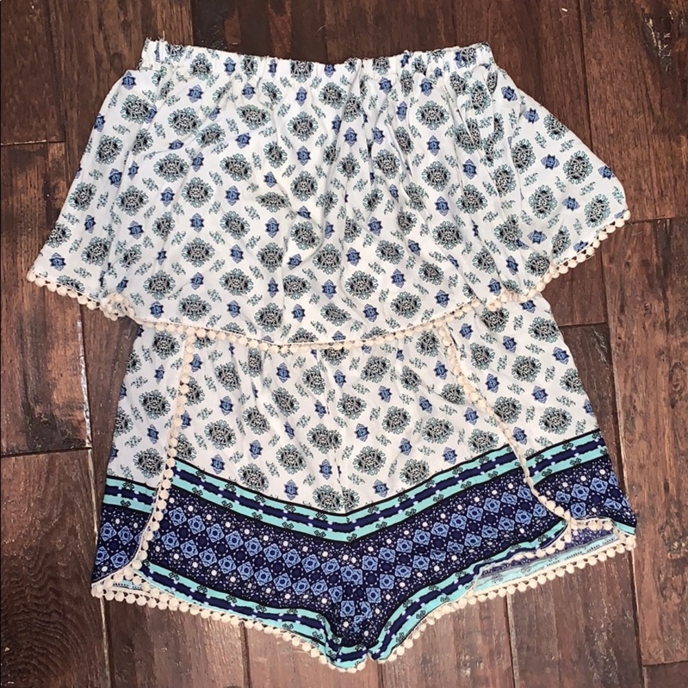 NWT Patterned flounce romper